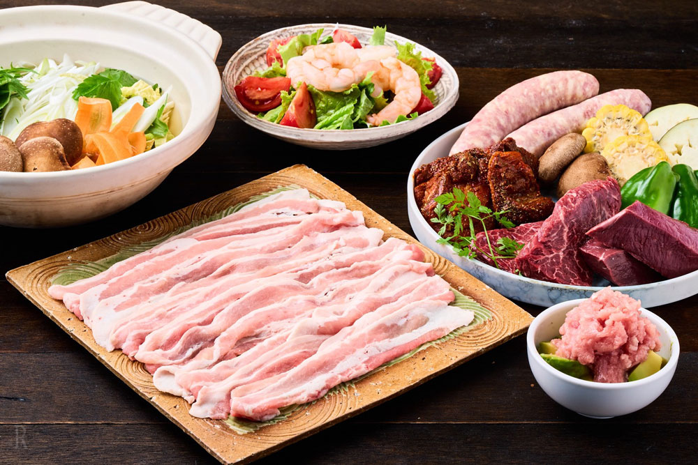 三重・熊野のグランピング施設オフリークのラグジュアリーBBQ